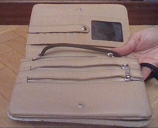 Bolso monedero blanco con flores