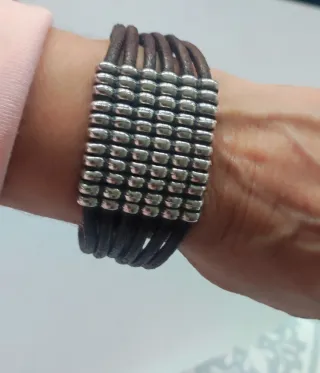 Pulseras y Pendientes Uno de 50 y Ciclón