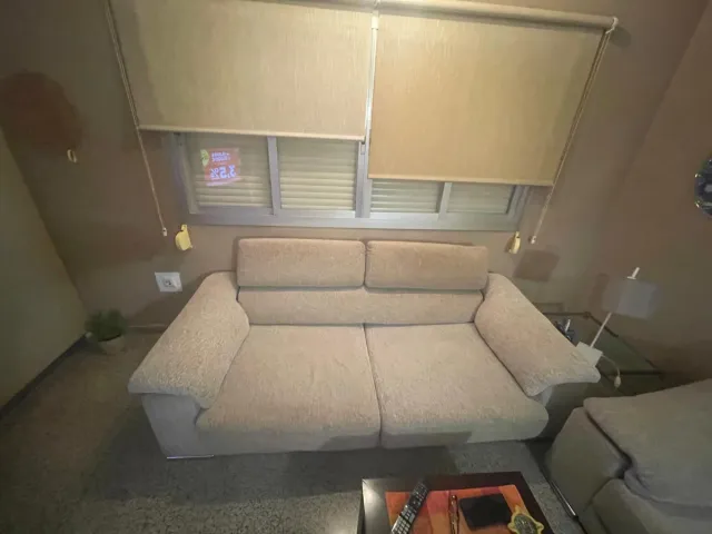 Sofá 3+2 plazas, Hay un reposa cabeza que está mal