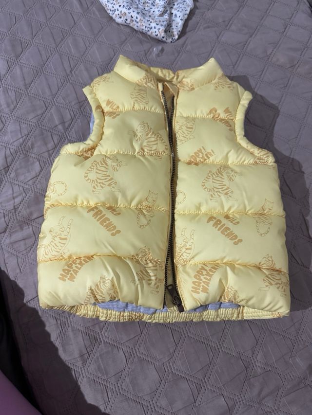 Chaleco amarillo estampado