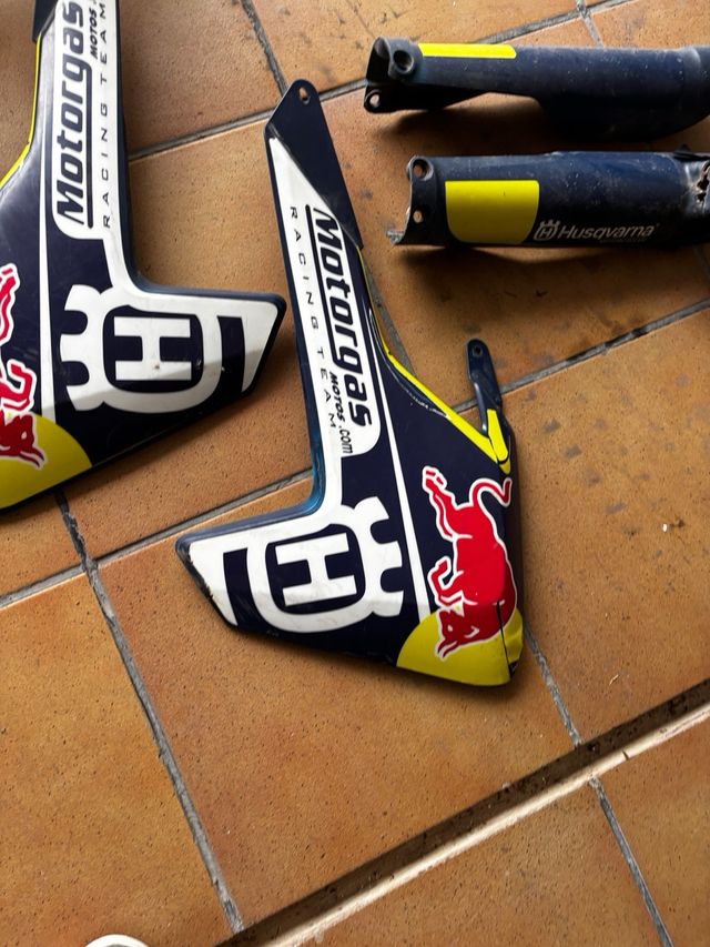 Plásticos Husqvarna FE