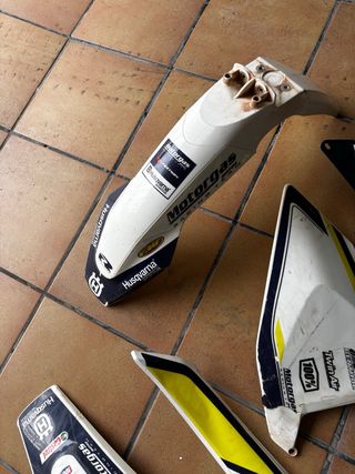 Plásticos Husqvarna FE