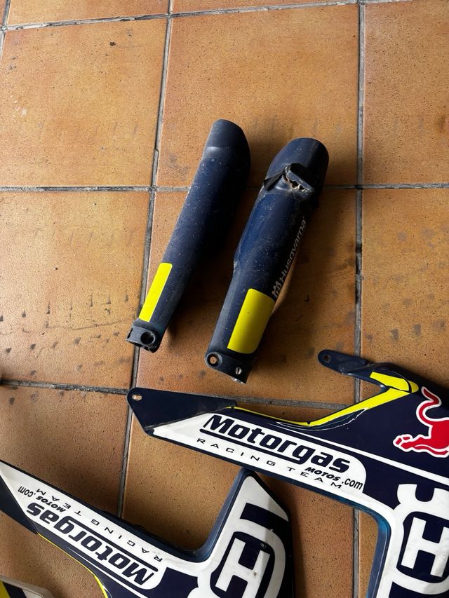 Plásticos Husqvarna FE