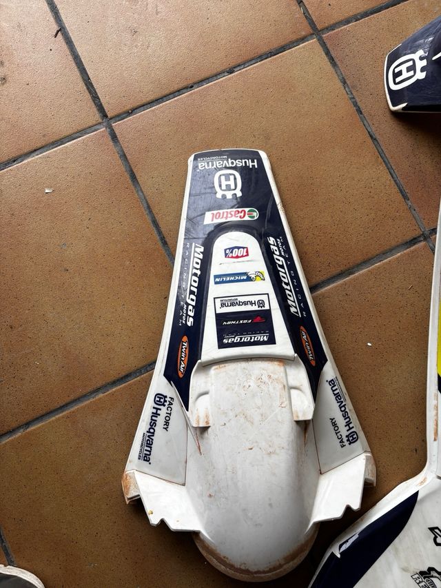 Plásticos Husqvarna FE