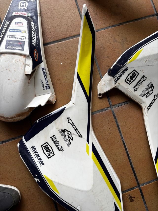 Plásticos Husqvarna FE