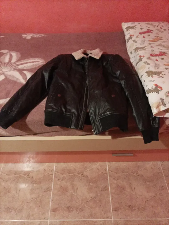 Chaqueta cuero con borrego talla 13/14
