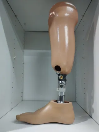 Prótesis pierna derecha Ottobock