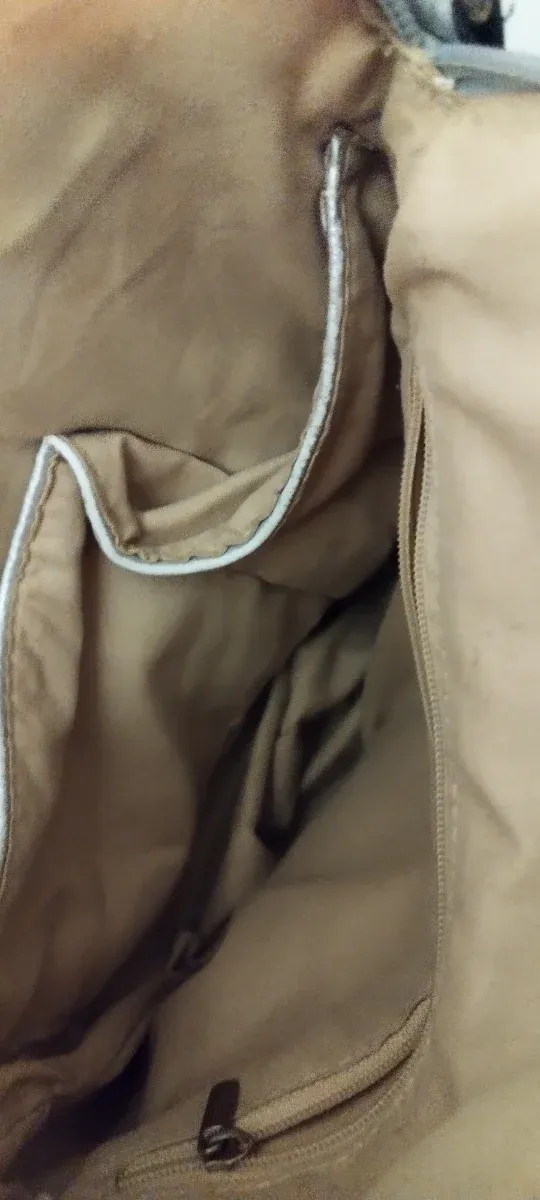 Bolso bandolera plateado con detalles