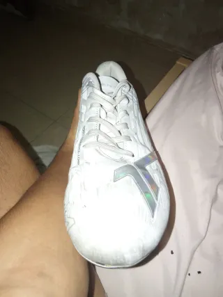 Botas Fútbol Césped Talla 43 compralas para ti.