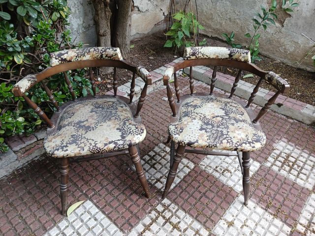 Juego de 2 sillas de madera con tapizado floral