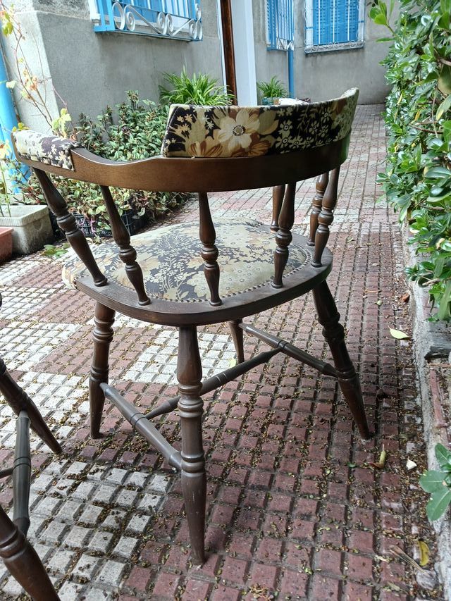 Juego de 2 sillas de madera con tapizado floral