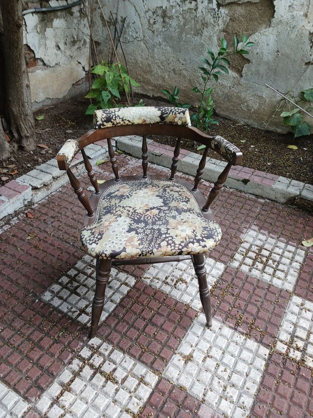 Juego de 2 sillas de madera con tapizado floral