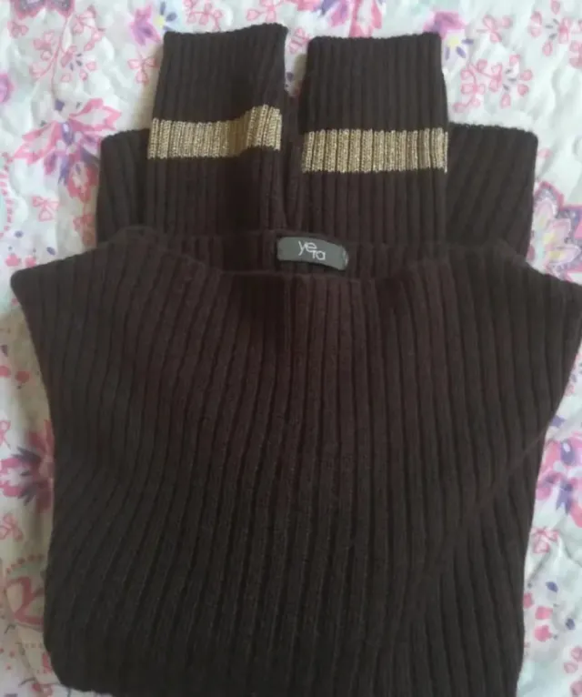 Jersey Yera canalé marrón y dorado