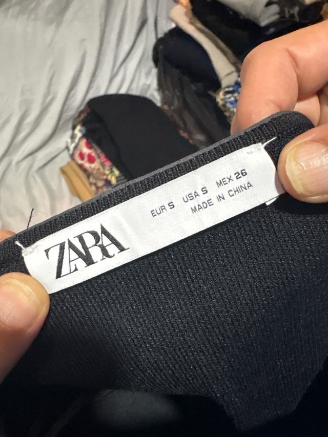 Top negro sin tirantes tipo corset