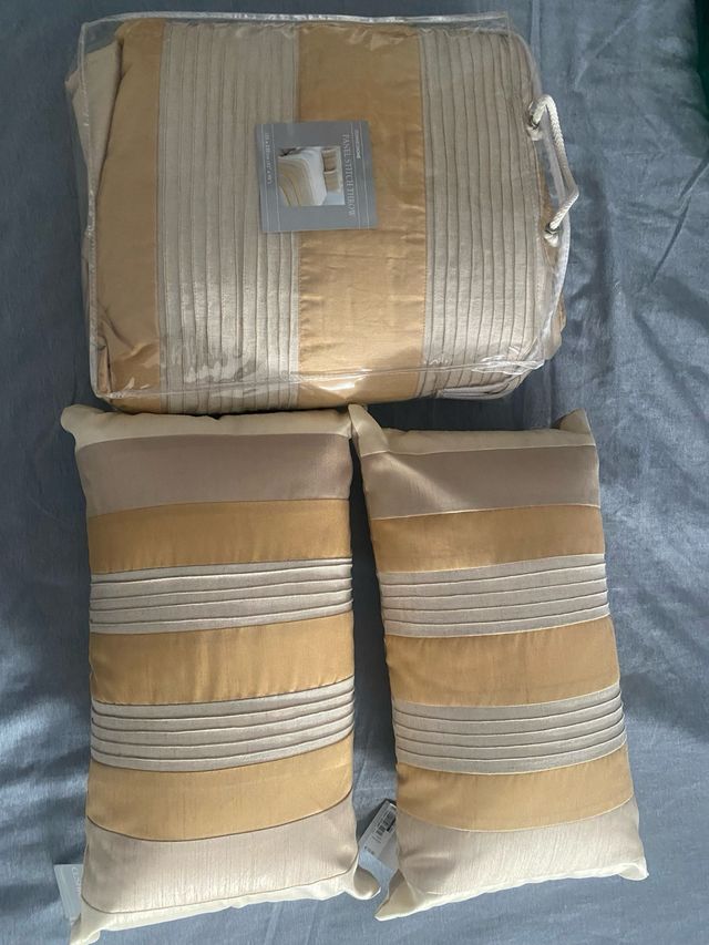 Cojines y plaid cama matrimonio Dunneshome