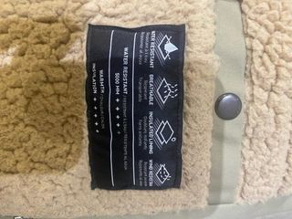 Parka Volcom Beige con Capucha y Bolsillos