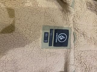 Parka Volcom Beige con Capucha y Bolsillos