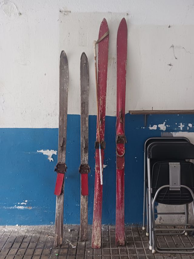 Esquís antiguos de madera