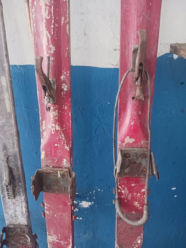 Esquís antiguos de madera