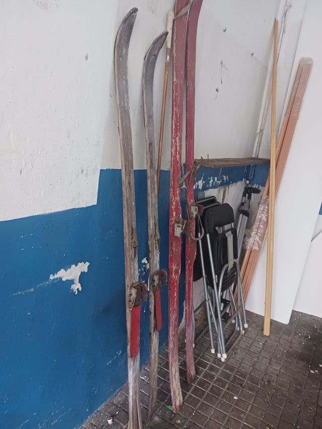 Esquís antiguos de madera
