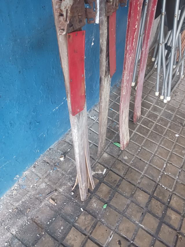 Esquís antiguos de madera