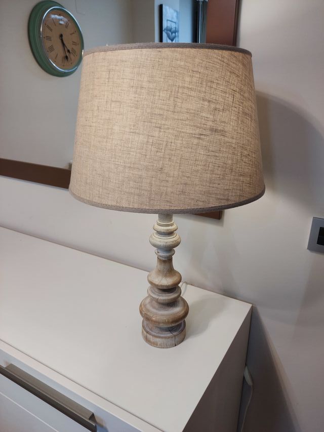 Lámpara de mesa tela y madera