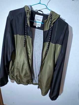 Chaqueta Cortavientos Hombre Verde y Negra
