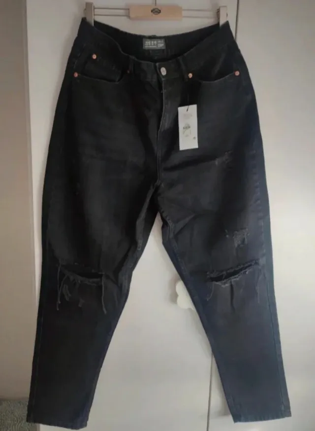 Pantalón Mom negro roto