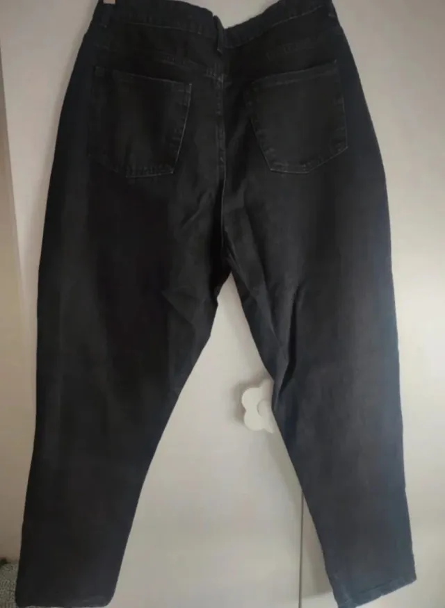 Pantalón Mom negro roto