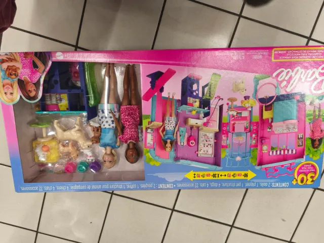 Barbie Clínica de Animales con Muñecas y Accesorio