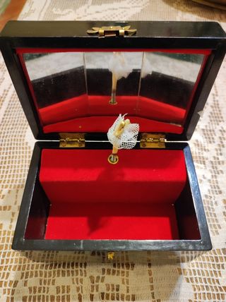 Portagioie carillon nero con decorazioni dorate