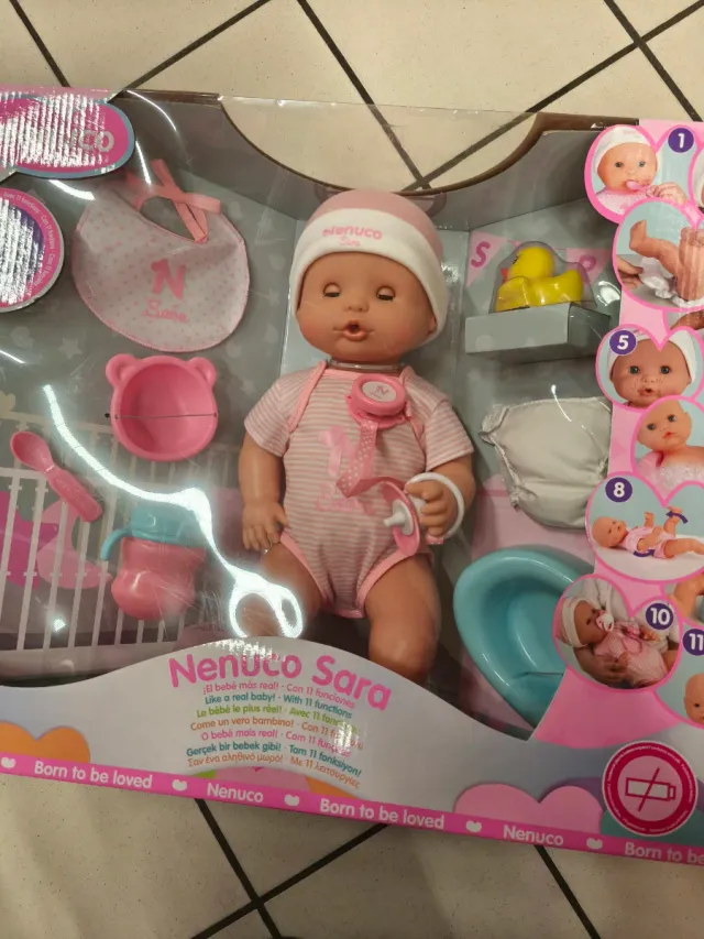Nenuco Sara Muñeca Bebé con Accesorios
