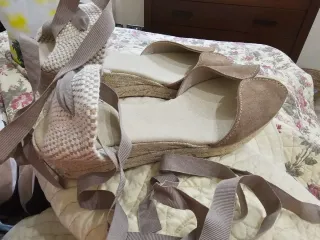 Alpargatas cuña beige T.39 (etiqueta 40)