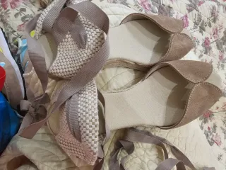 Alpargatas cuña beige T.39 (etiqueta 40)