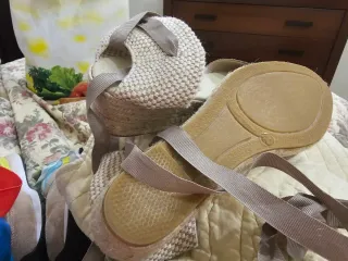 Alpargatas cuña beige T.39 (etiqueta 40)