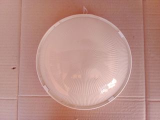 Plafoniera moderna di forma tonda e colore bianco