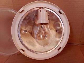 Plafoniera moderna di forma tonda e colore bianco