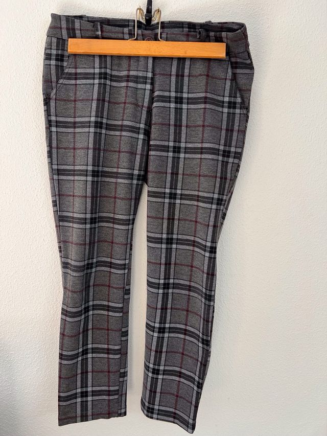 Pantalón de cuadros gris. Talla M