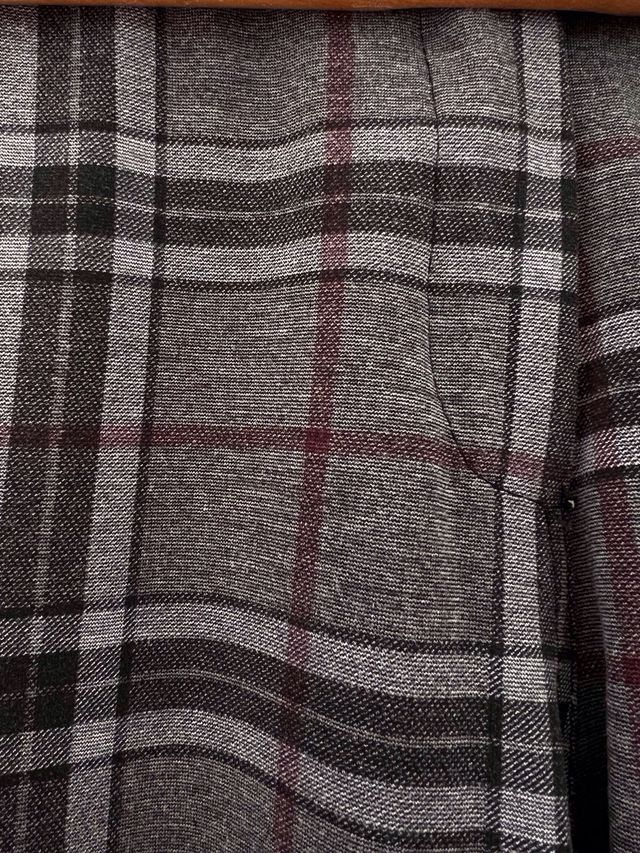 Pantalón de cuadros gris. Talla M
