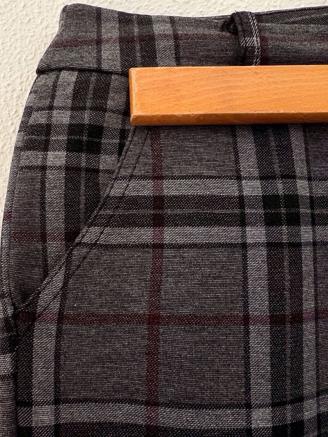 Pantalón de cuadros gris. Talla M