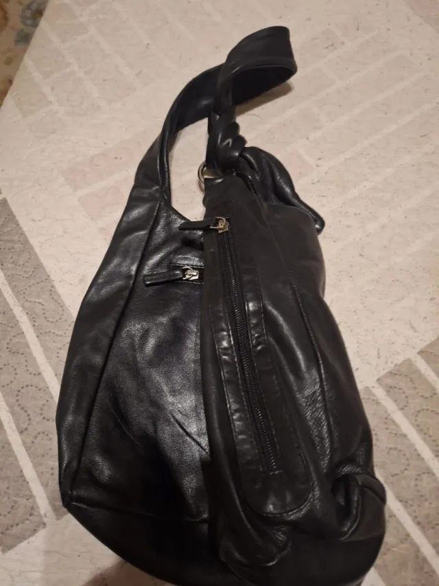 Bolso de piel negro