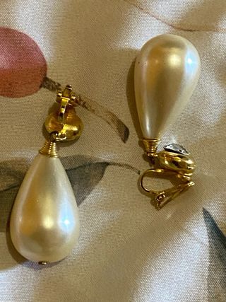 Collar + pulsera + pendientes perlas.