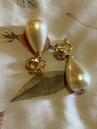 Collar + pulsera + pendientes perlas.