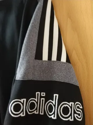 Chaqueta Adidas Negra y Gris