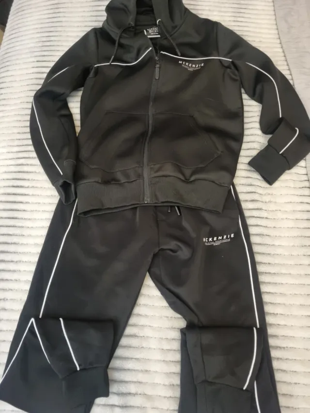 Chándal MacKenzie Negro Niño. Talla S