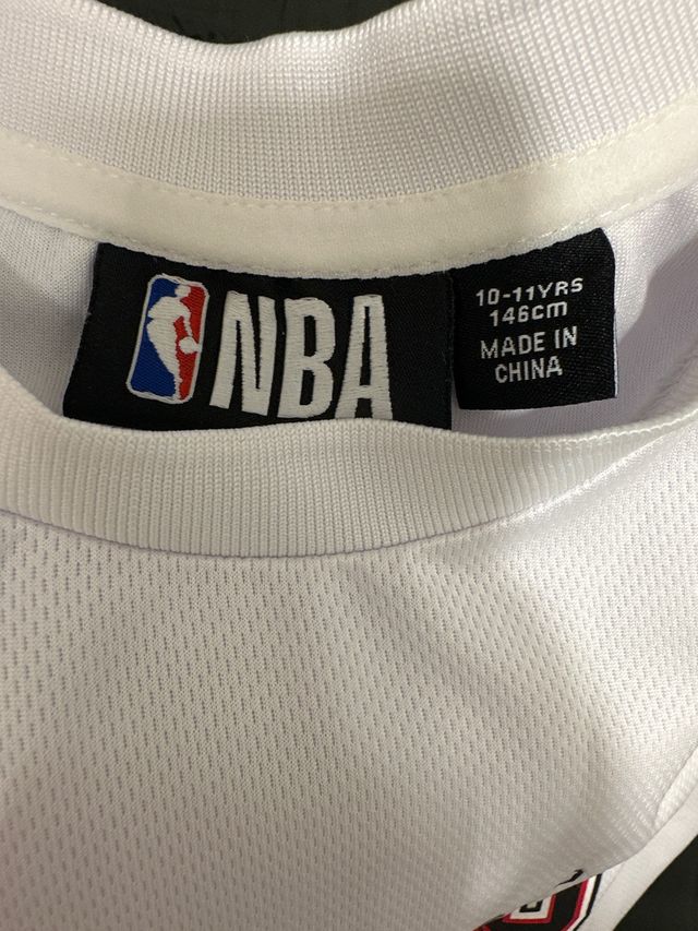 Camiseta Chicago Bulls NBA Blanca. Talla. 10-11