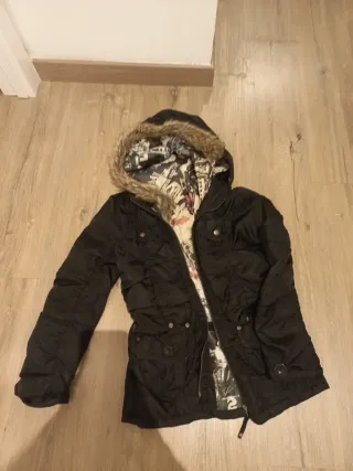 Chaqueta Desigual negra con capucha