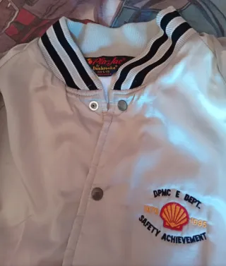 Cazadora universitaria satén