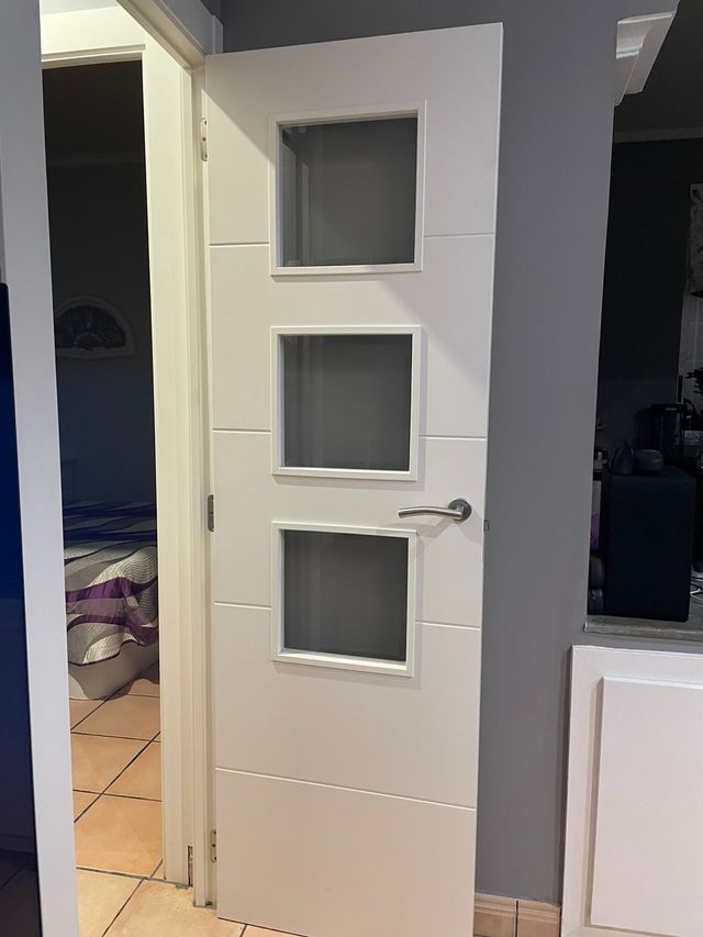 Dos Puertas blancas madera con 3 cristales