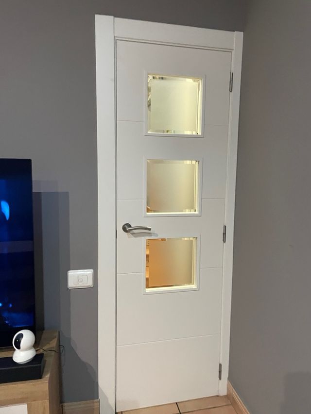 Dos Puertas blancas madera con 3 cristales